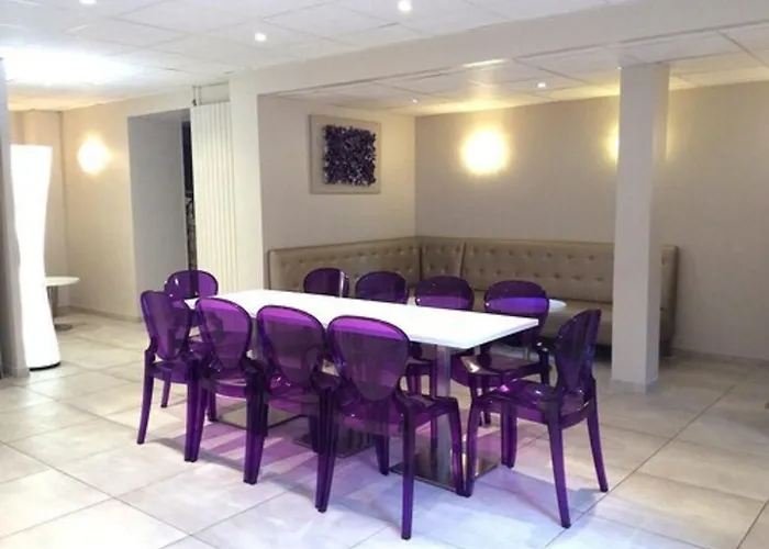 Peyramale Готель